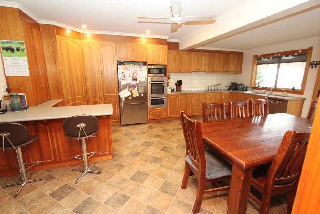 260 Powells Road CLARKES HILL 4