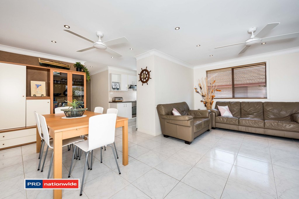2/60 Tomaree Road SHOAL BAY 4