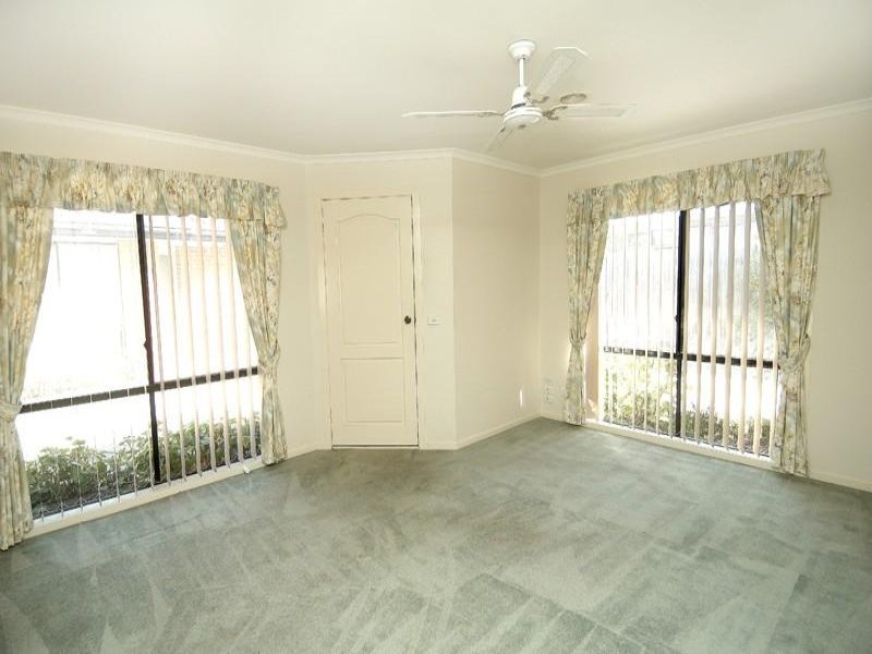 Gallery: 2/60 Woodbine Grove