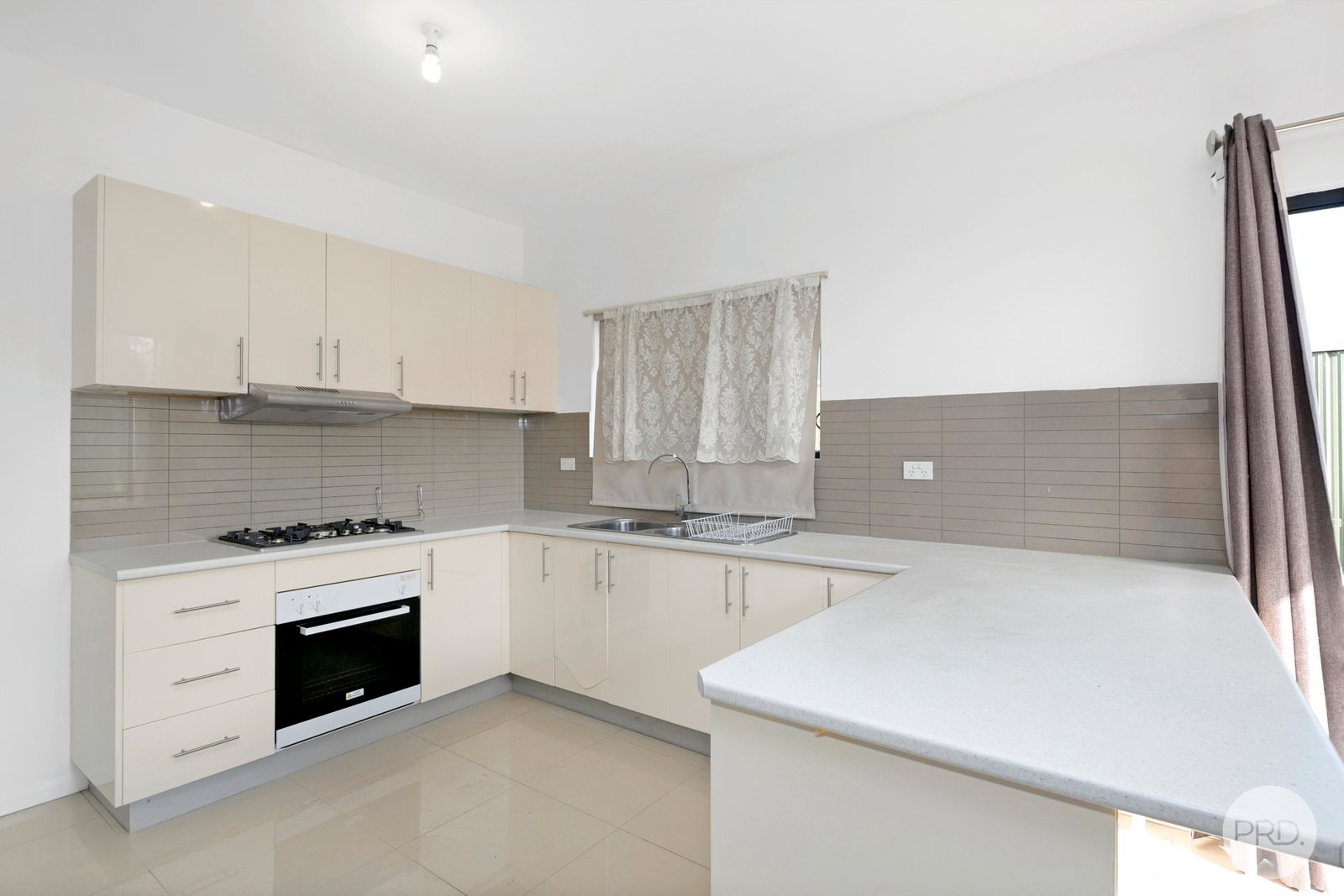 2/607 Grant Street GOLDEN POINT 4