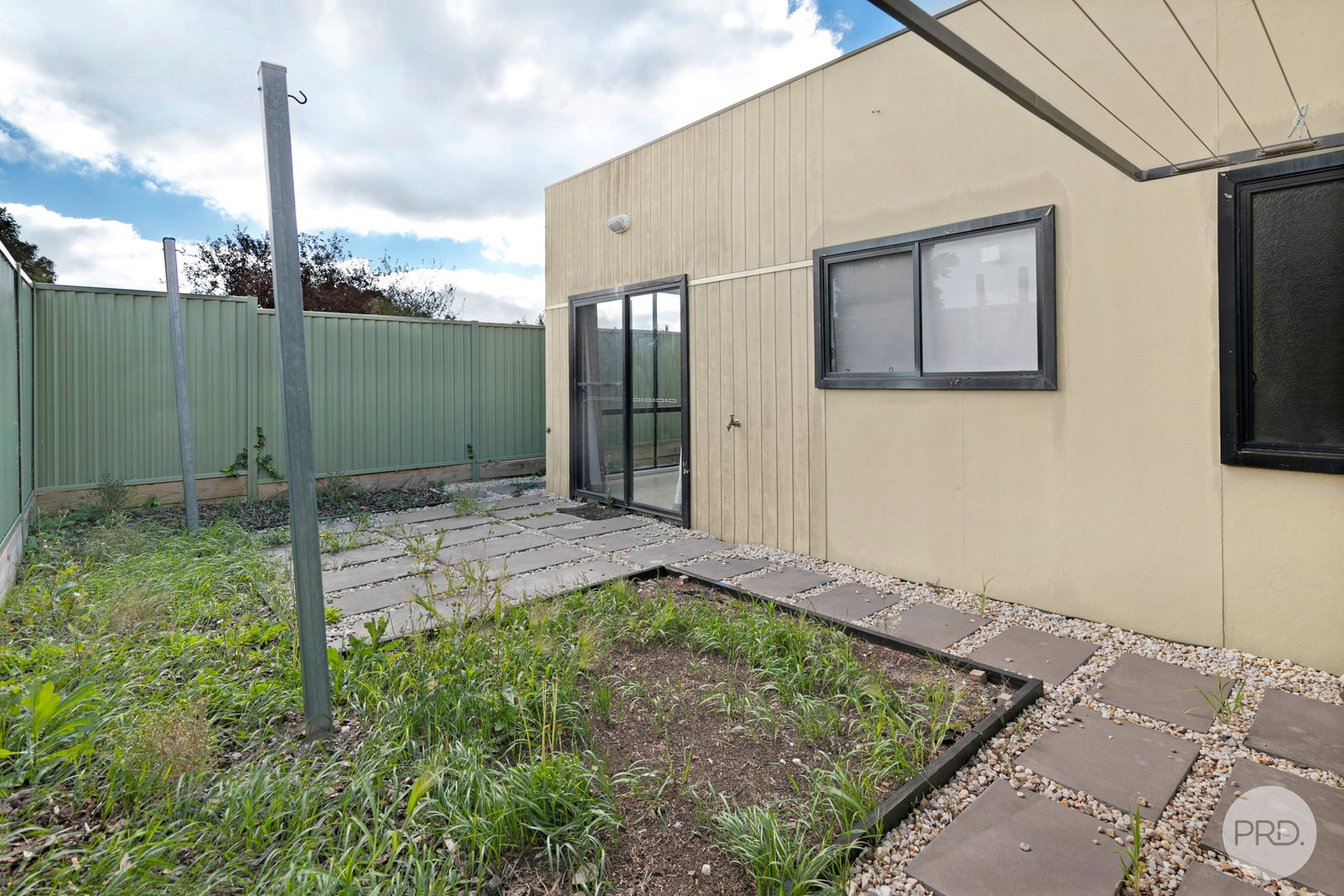 2/607 Grant Street GOLDEN POINT 9