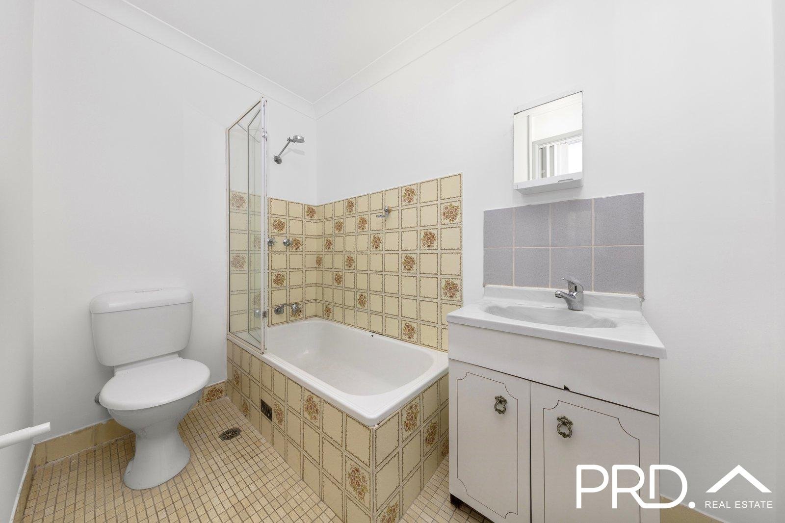 2/60a Henry Lawson Drive PEAKHURST 5