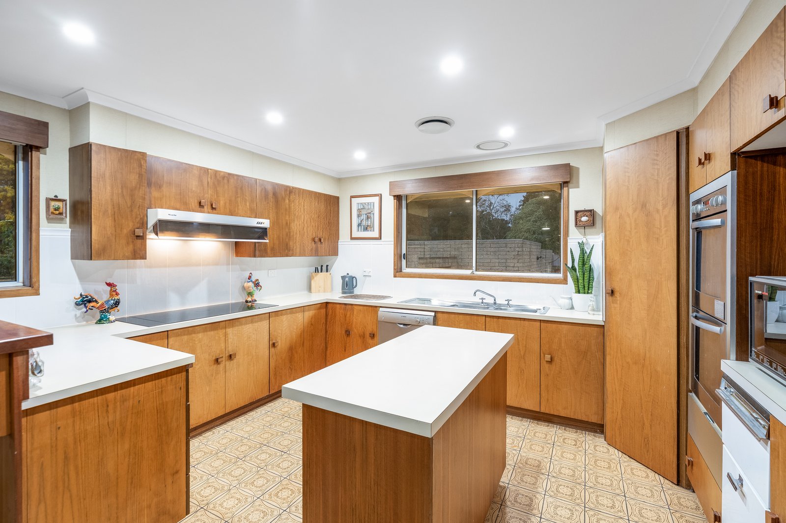 Gallery: 261-265 Jetty Road