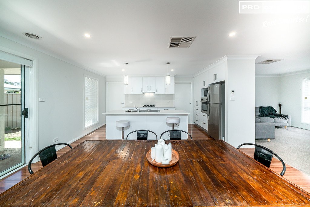 2/61 Lingiari Drive LLOYD 4