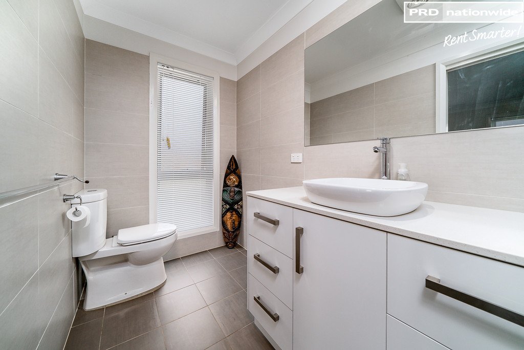 2/61 Lingiari Drive LLOYD 8