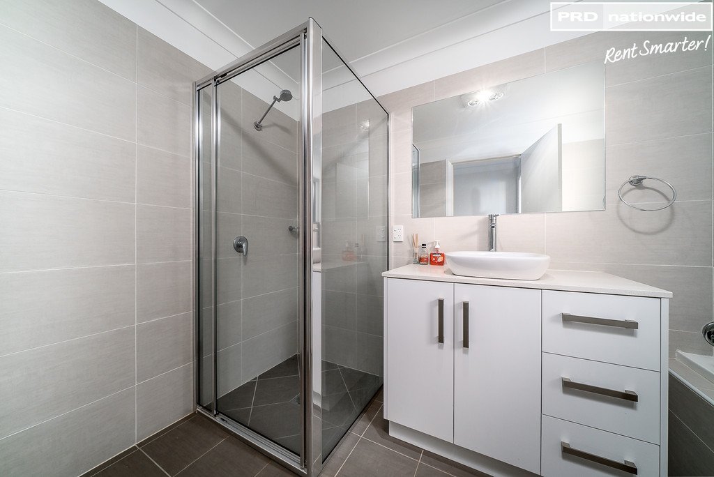 2/61 Lingiari Drive LLOYD 10