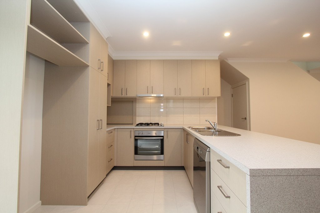 2/610 Wilson Street CANADIAN 3