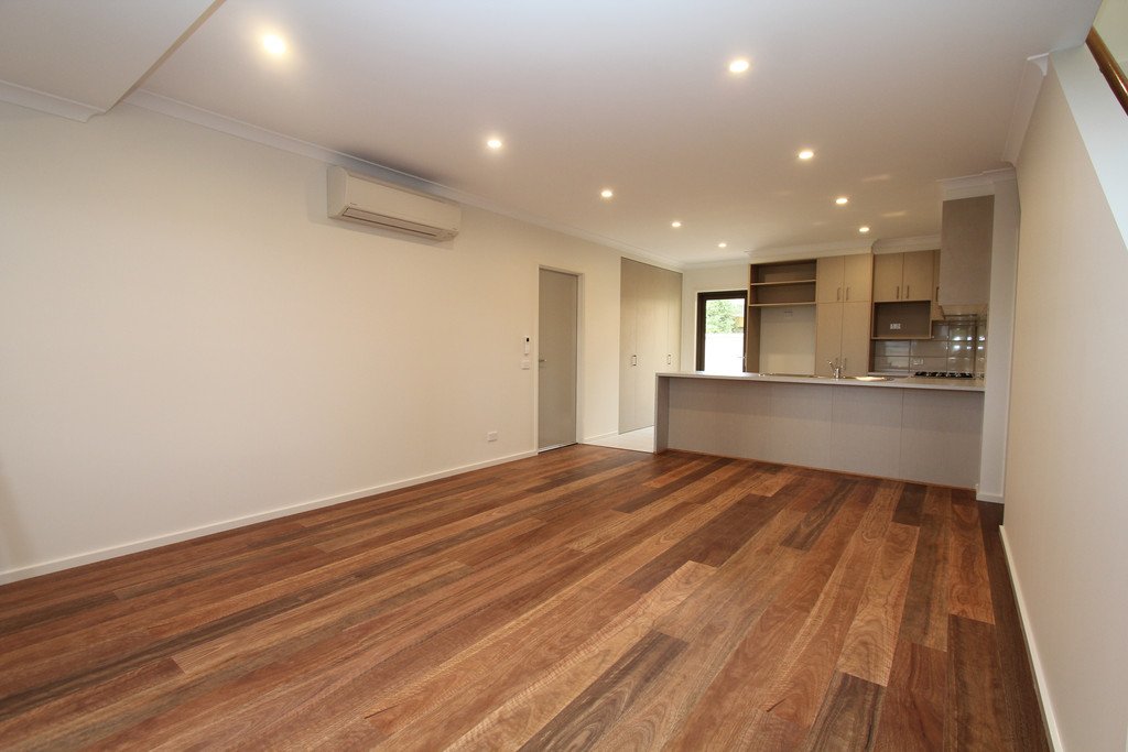 2/610 Wilson Street CANADIAN 4