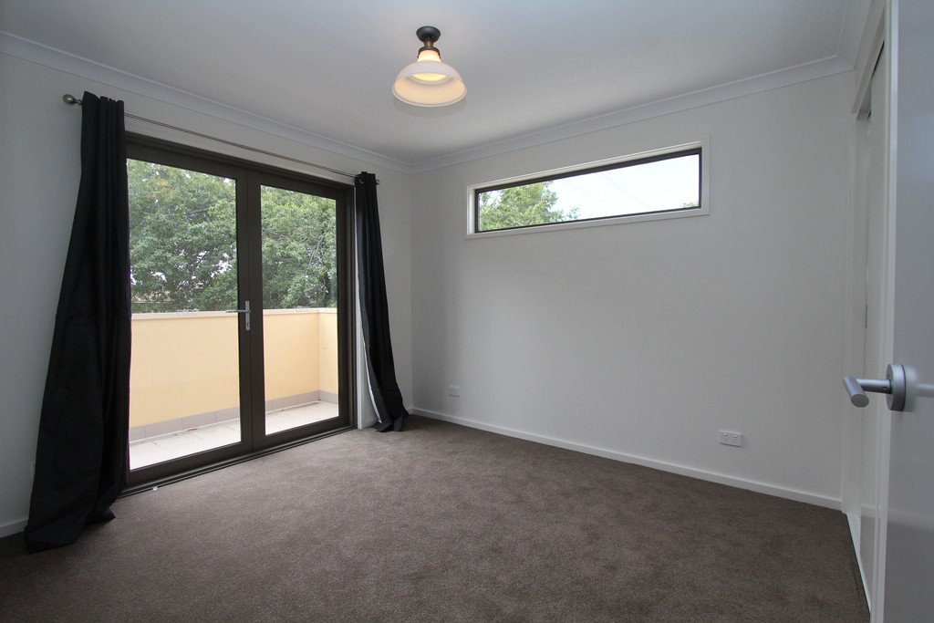 2/610 Wilson Street CANADIAN 8