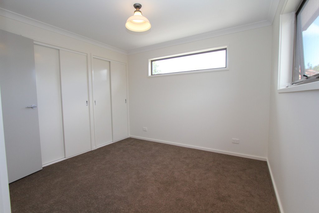 2/610 Wilson Street CANADIAN 9