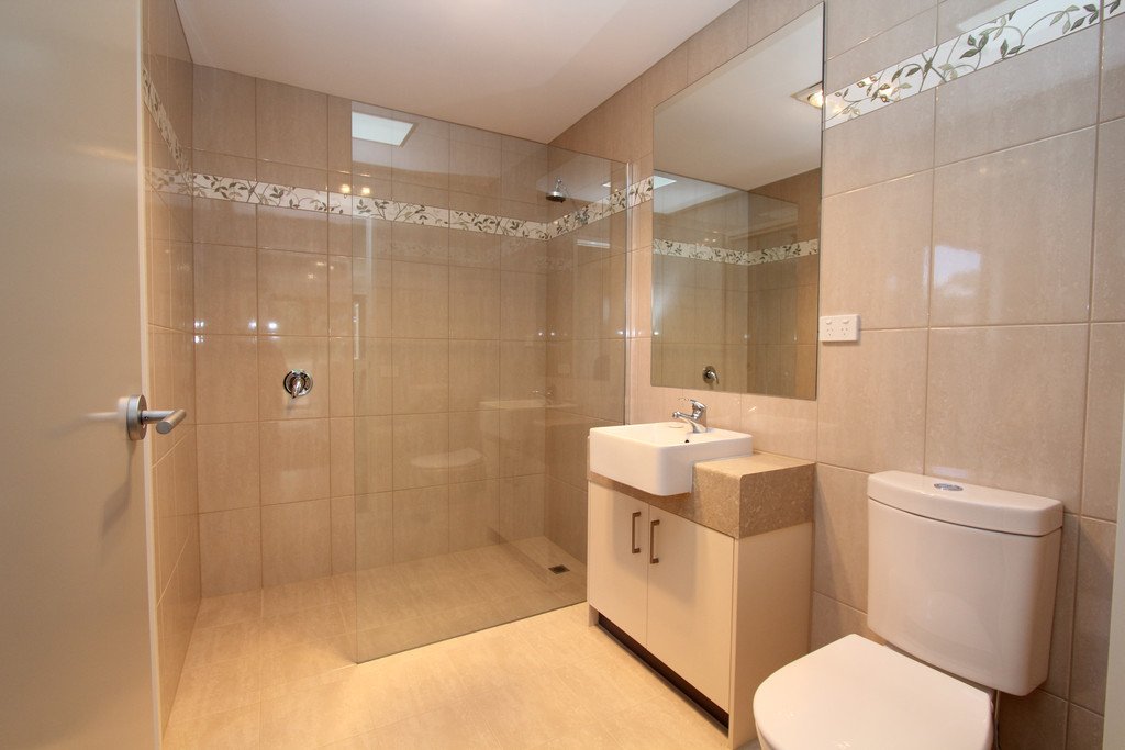 2/610 Wilson Street CANADIAN 10