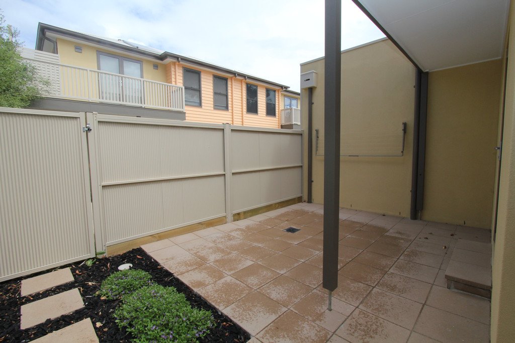 2/610 Wilson Street CANADIAN 13