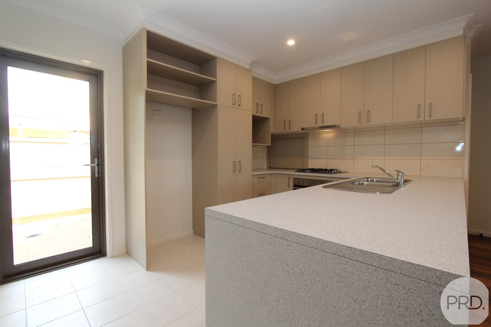 2/610 Wilson Street CANADIAN 2