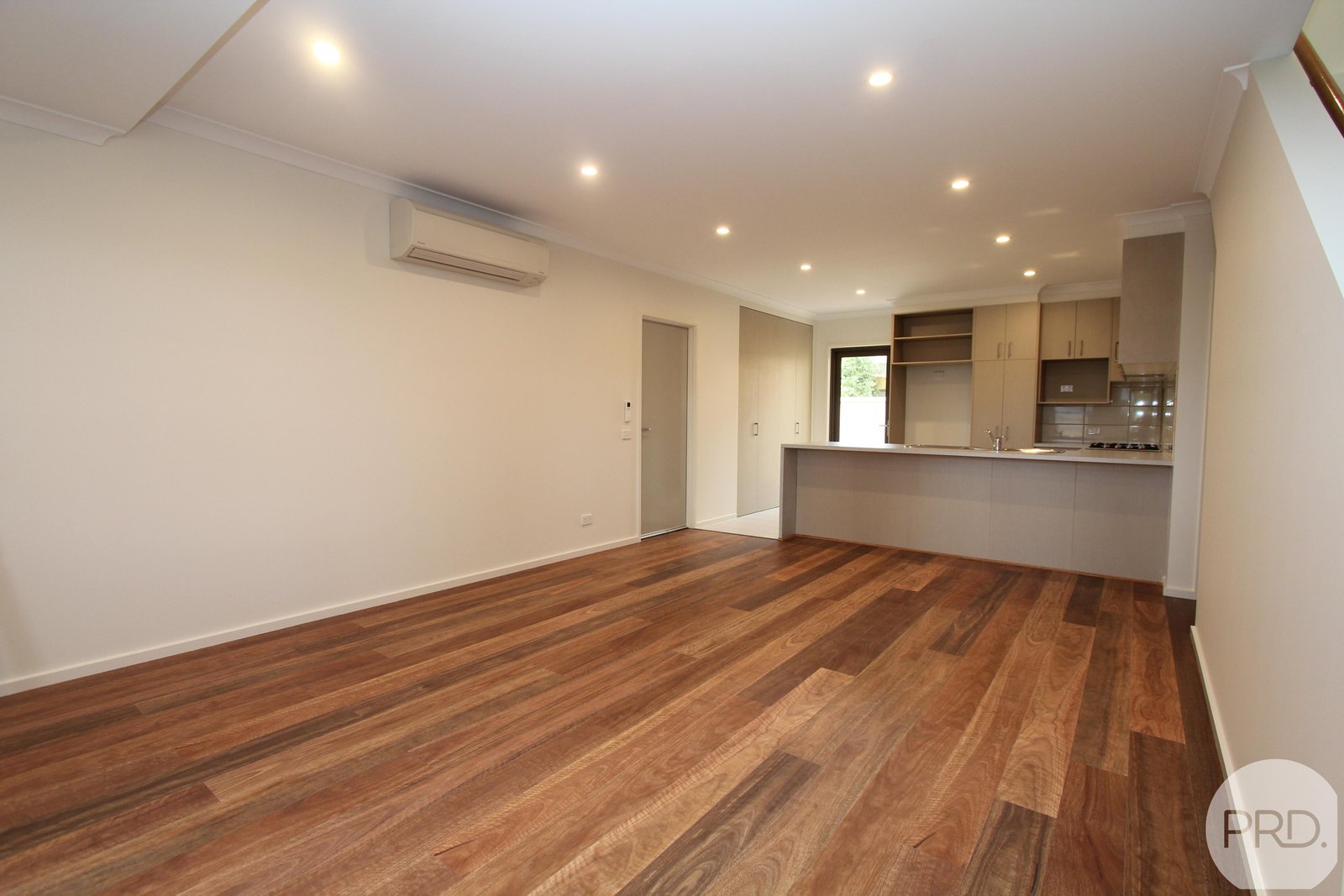 2/610 Wilson Street CANADIAN 4