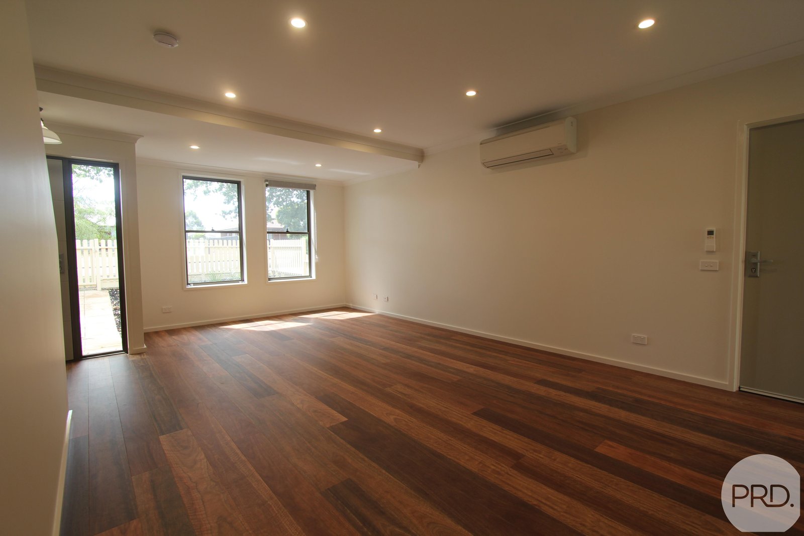 2/610 Wilson Street CANADIAN 5