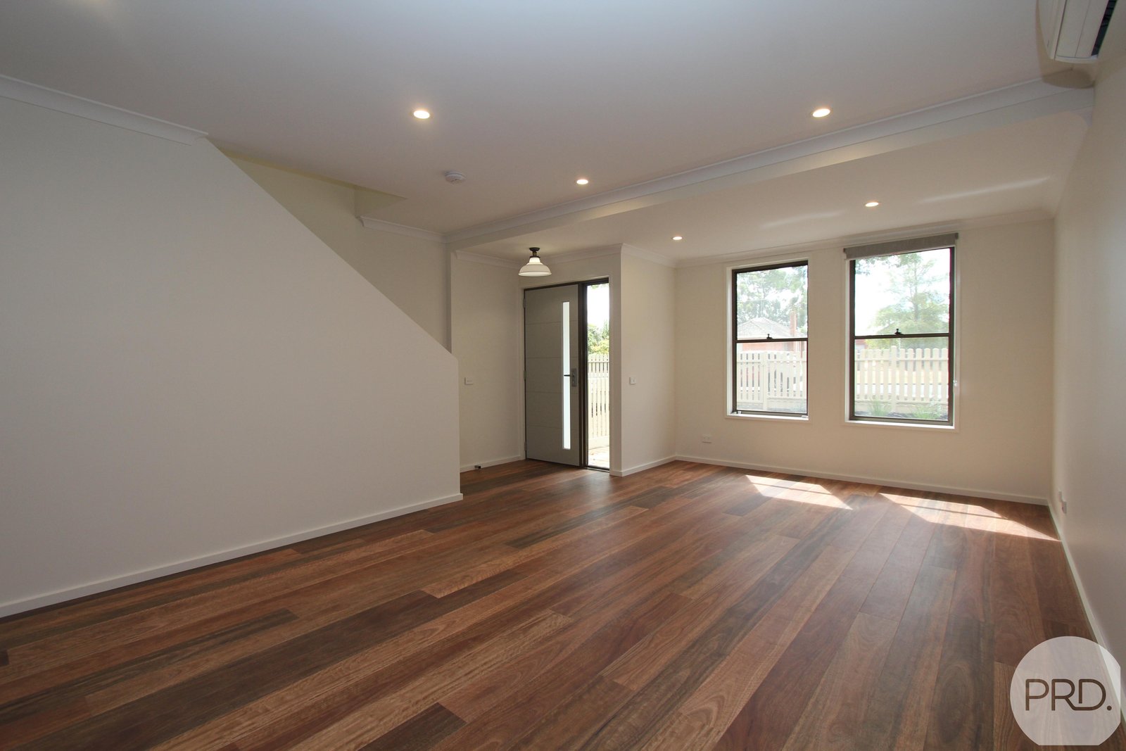 2/610 Wilson Street CANADIAN 6