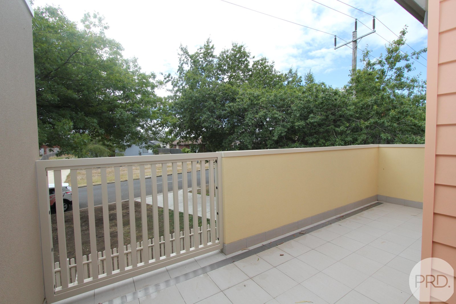 2/610 Wilson Street CANADIAN 12