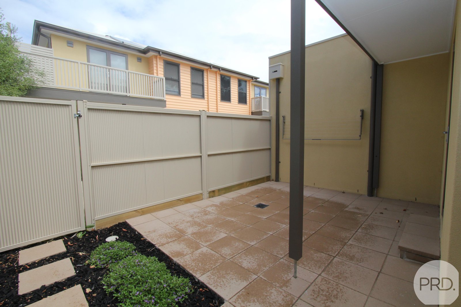 2/610 Wilson Street CANADIAN 13