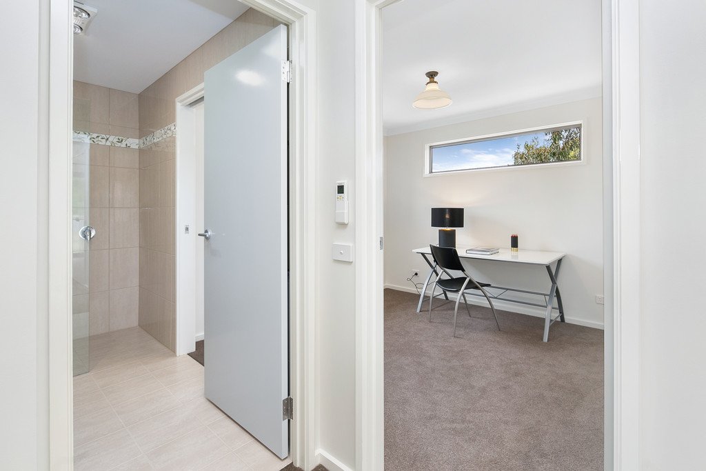 2/610 Wilson Street CANADIAN 9