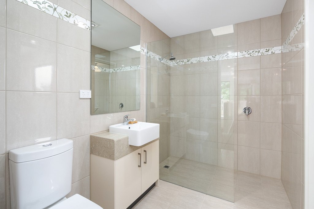 2/610 Wilson Street CANADIAN 10