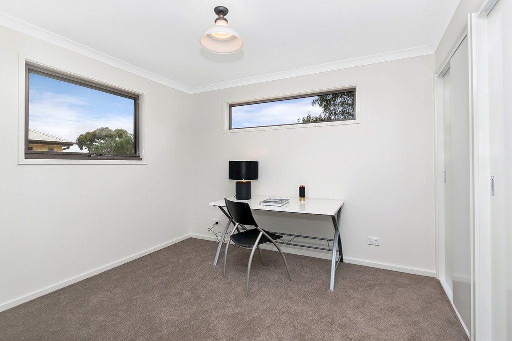 2/610 Wilson Street CANADIAN 11