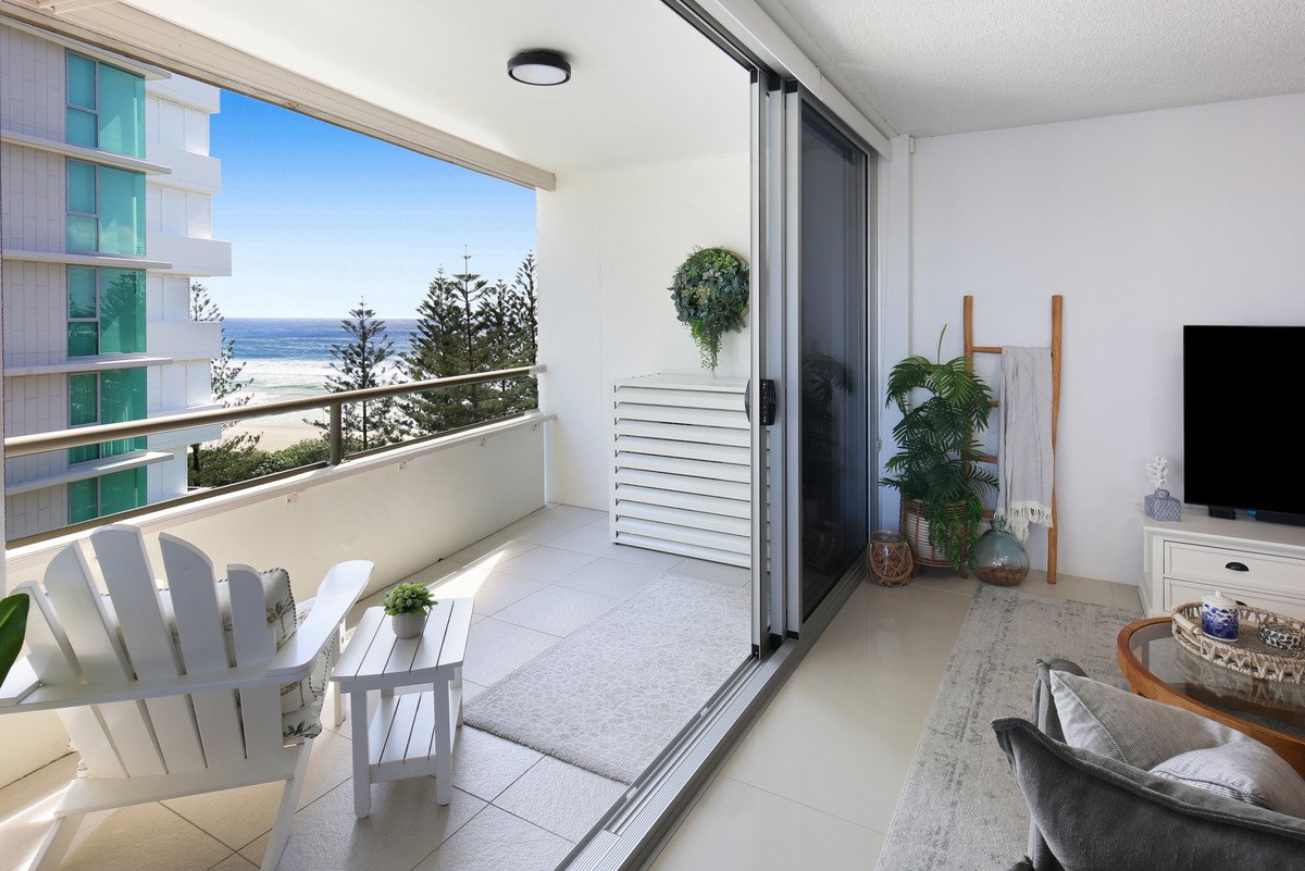 26/100 The Esplanade Burleigh Heads 1