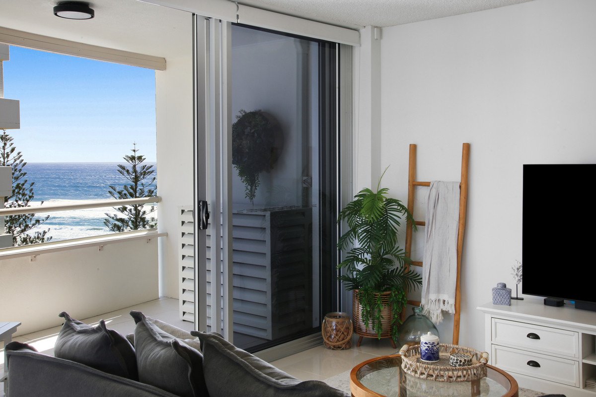 26/100 The Esplanade Burleigh Heads 4