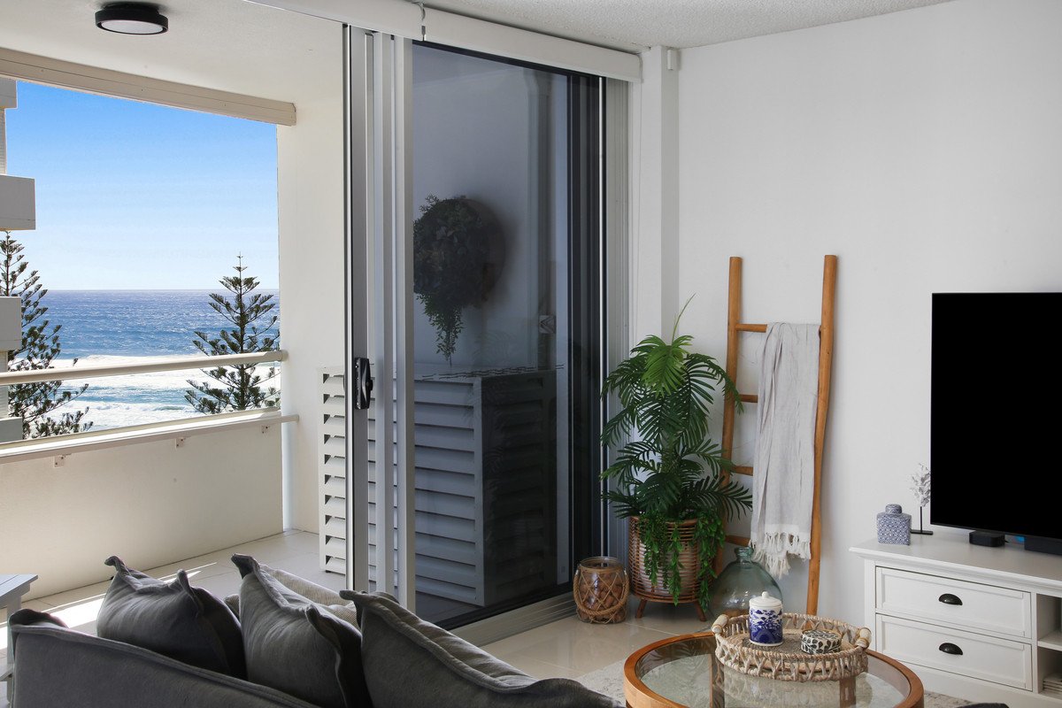 26/100 The Esplanade Burleigh Heads 4