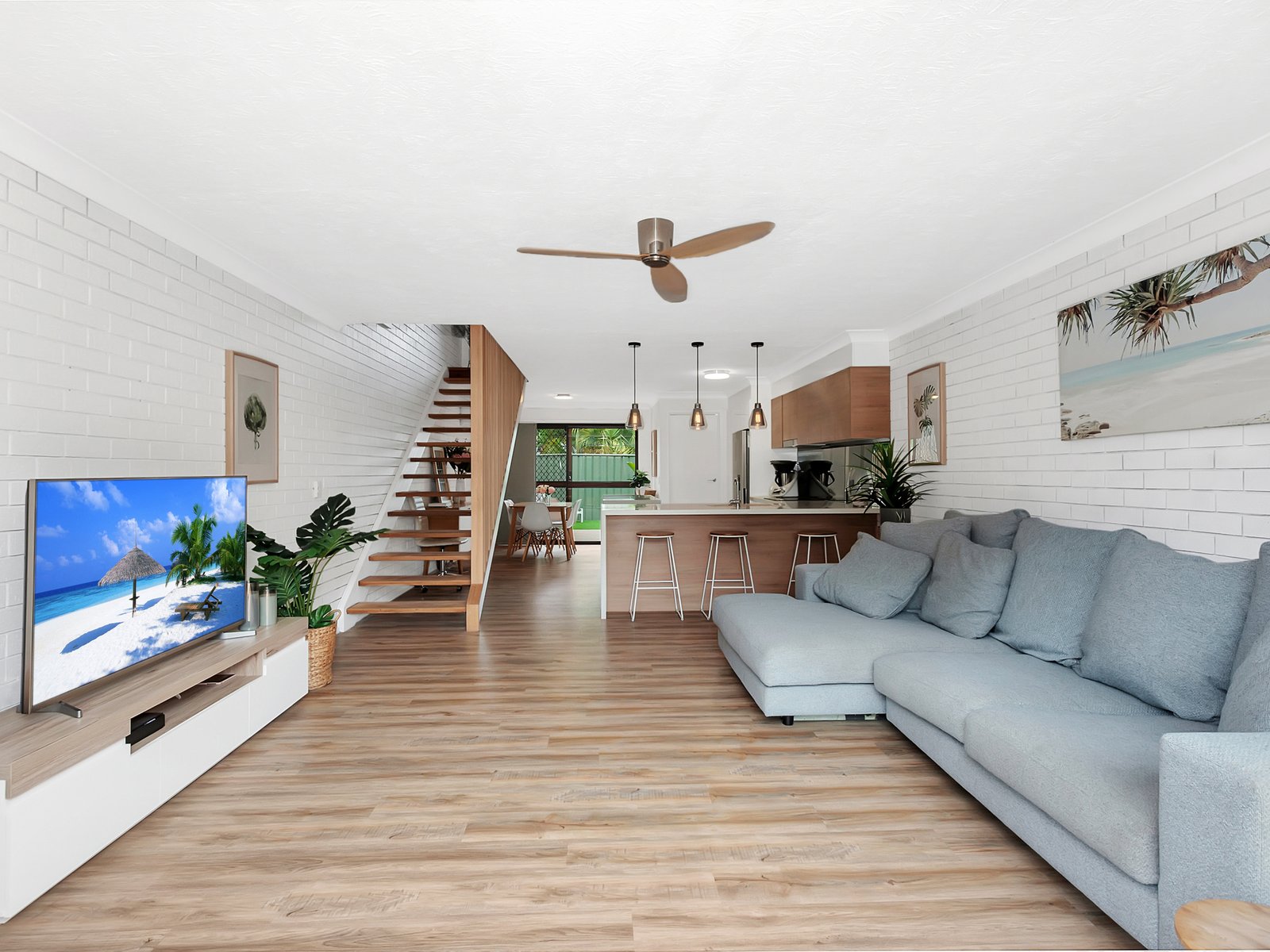 26/105 Christine Avenue BURLEIGH WATERS 2