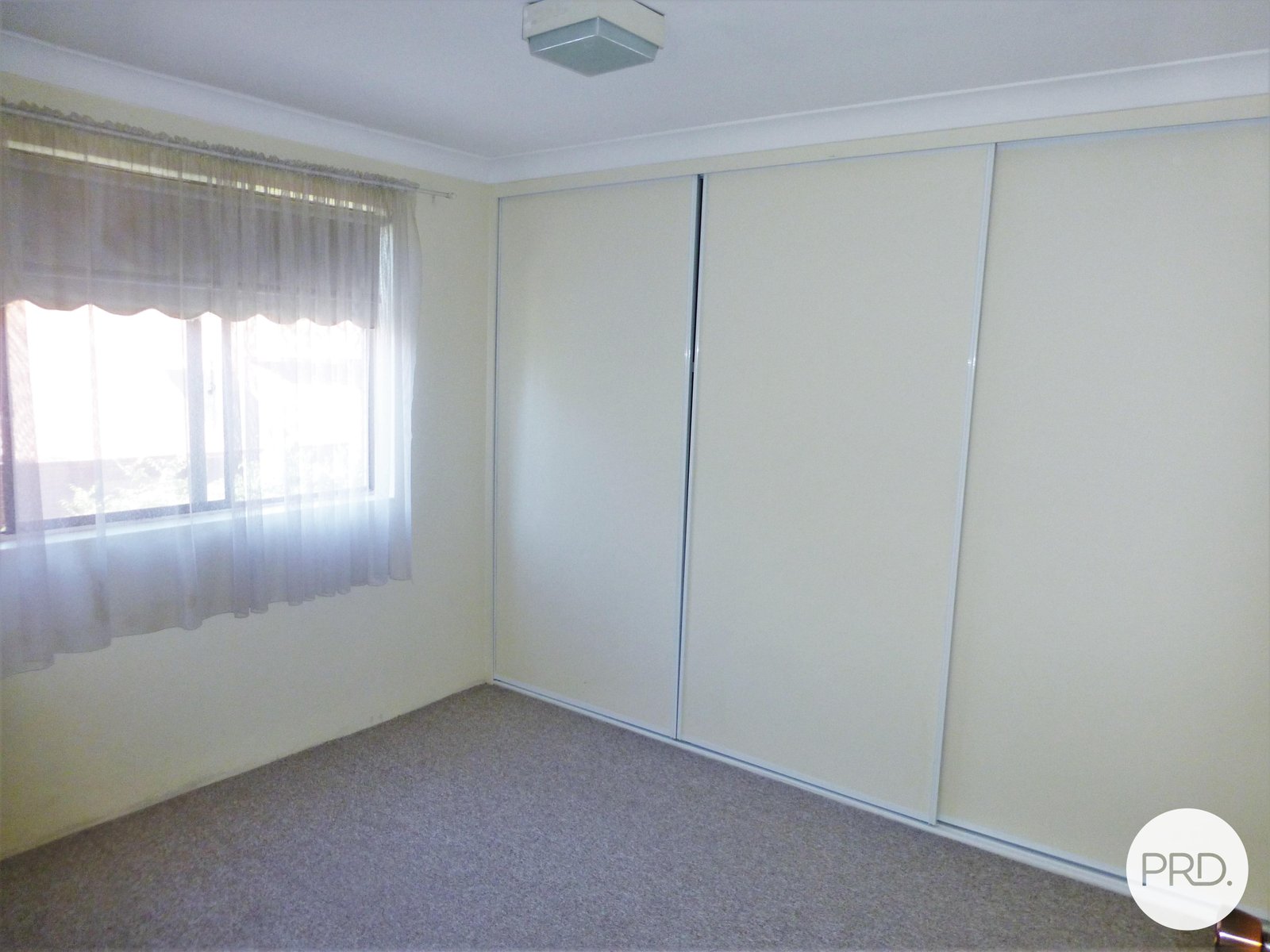 2/611 Kiewa Street ALBURY 9