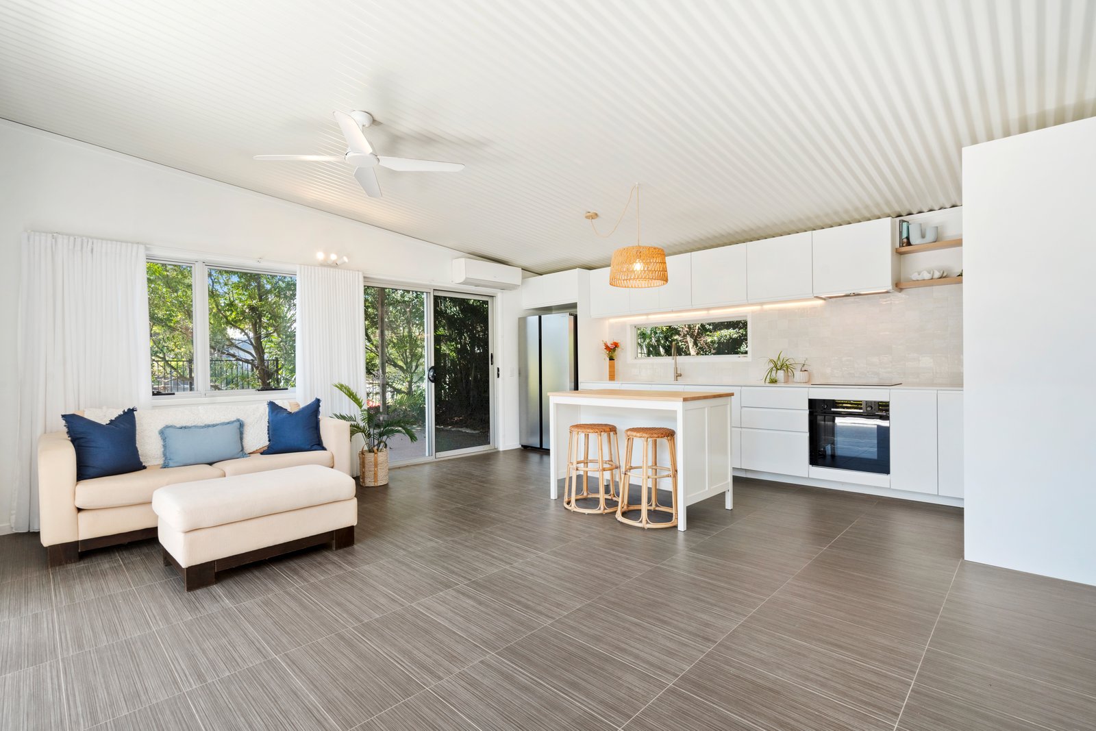 2/614-618 Casuarina Way CASUARINA 1