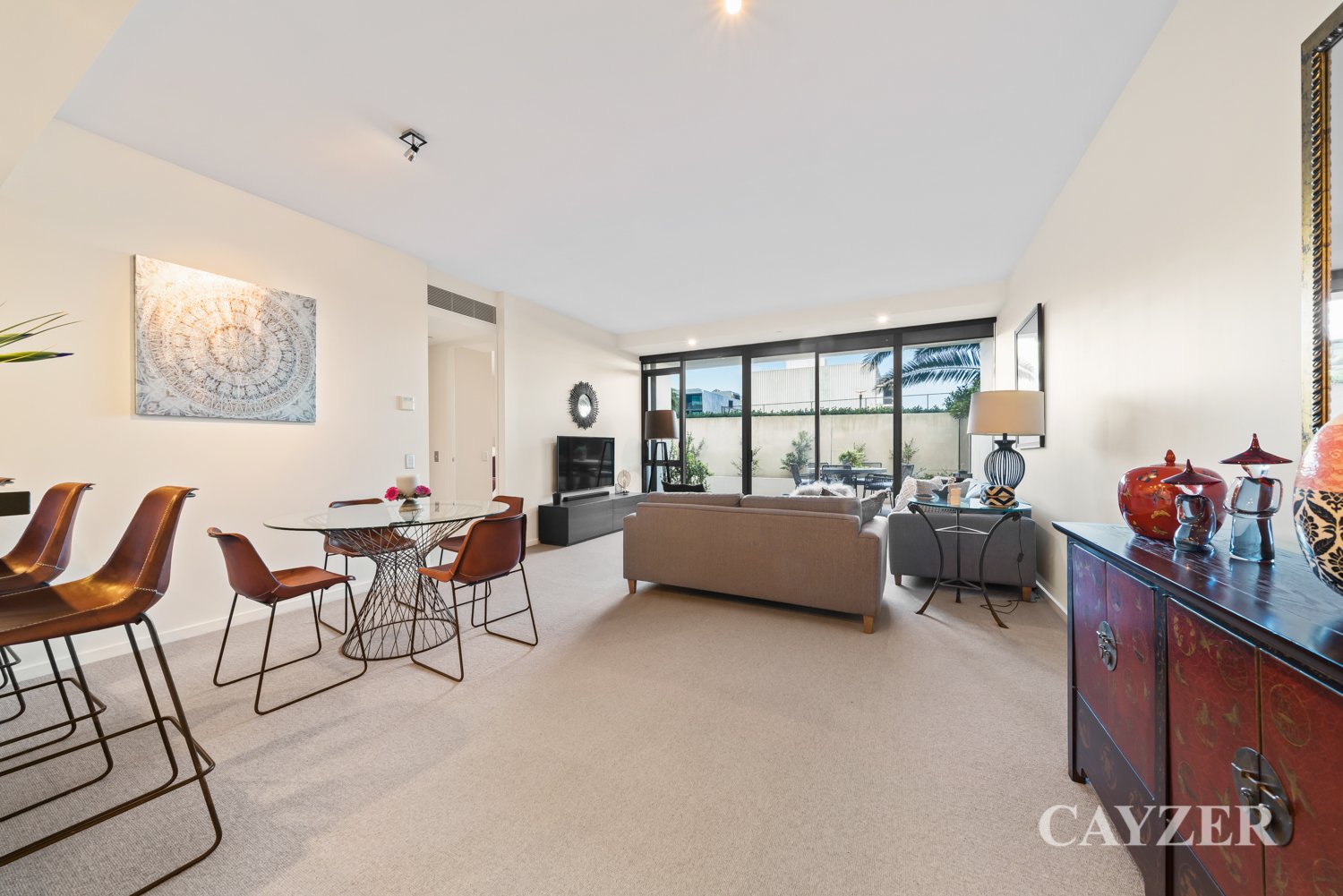 Gallery: 26/2 Esplanade West