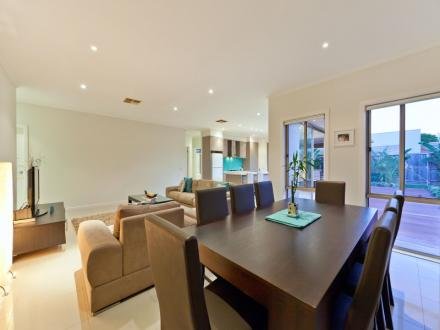 Gallery: 2/62 Northcliffe Road