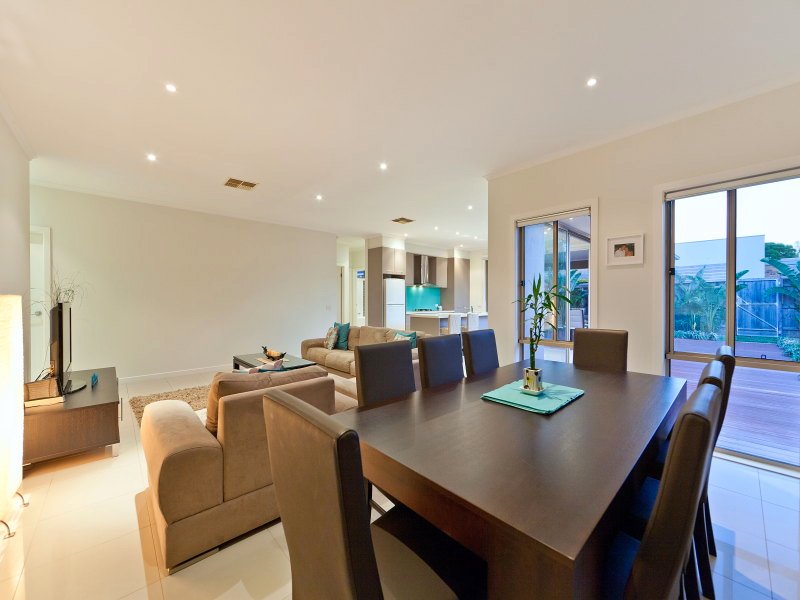 Gallery: 2/62 Northcliffe Road