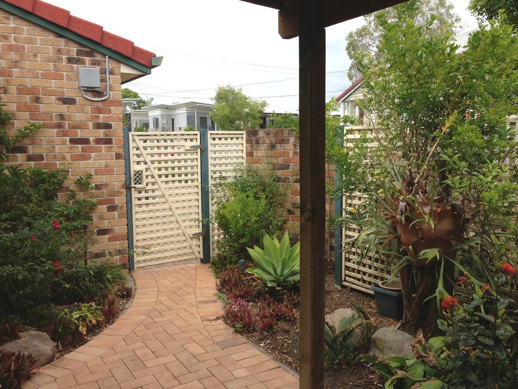 2/62 York Street NUNDAH 2