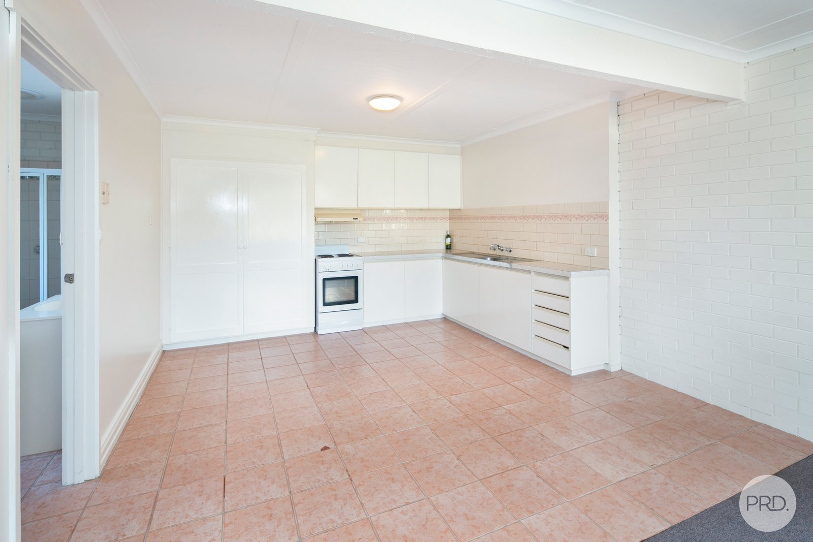 2/628 Wilson Street CANADIAN 4