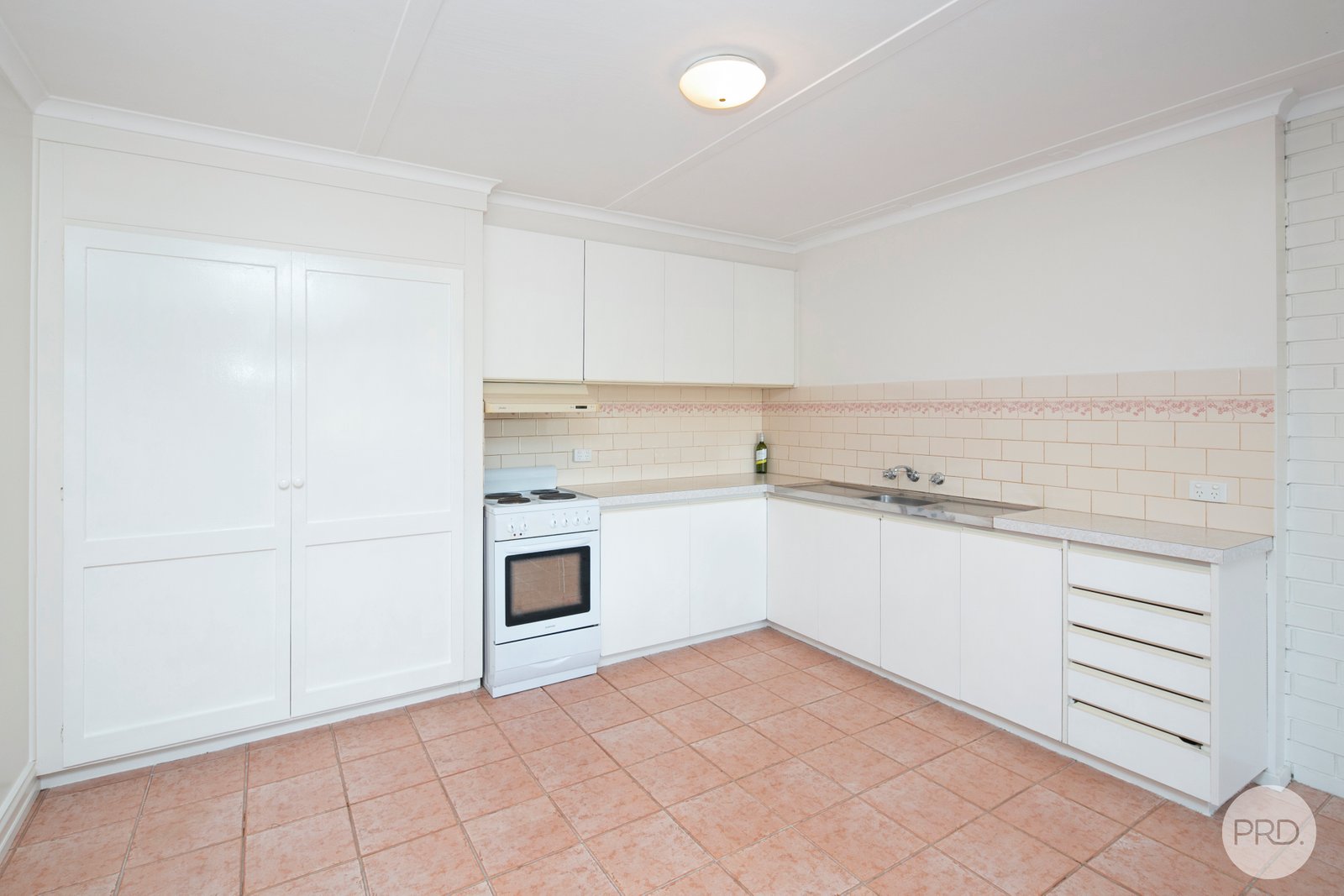 2/628 Wilson Street CANADIAN 5