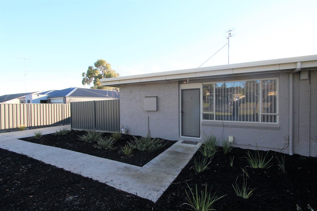 2/628 Wilson Street CANADIAN 1