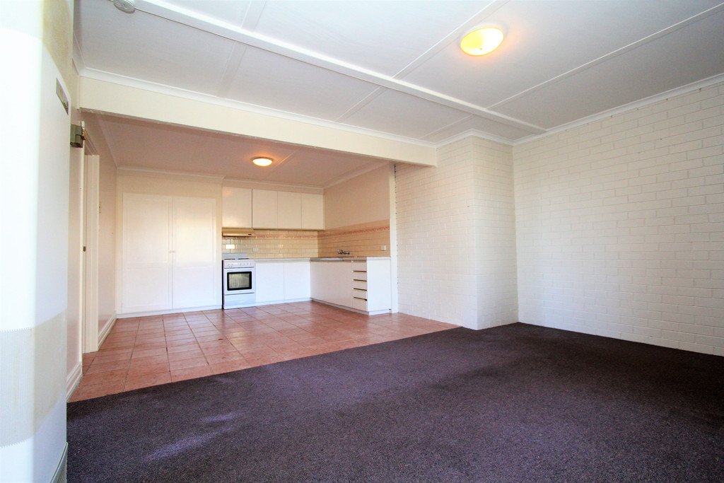 2/628 Wilson Street CANADIAN 2