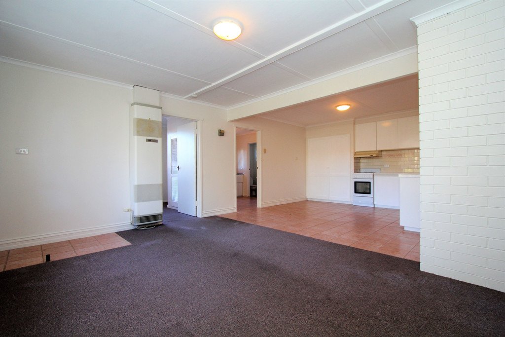 2/628 Wilson Street CANADIAN 4