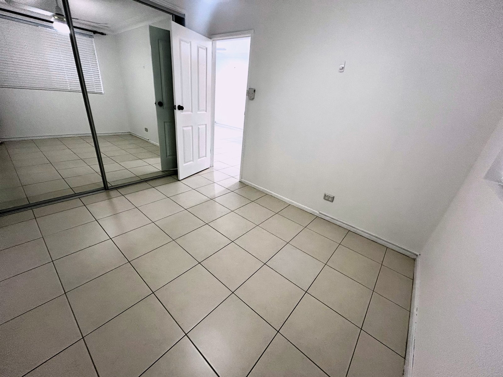 2/63 Azalea Avenue COFFS HARBOUR 3