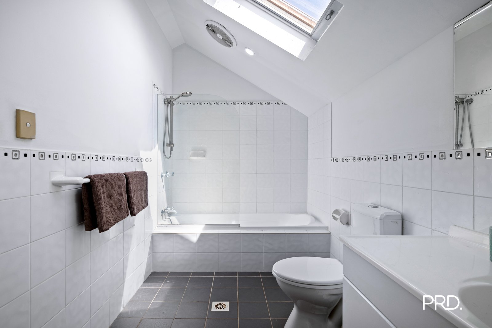 2/63 College Street CAMBRIDGE PARK 9