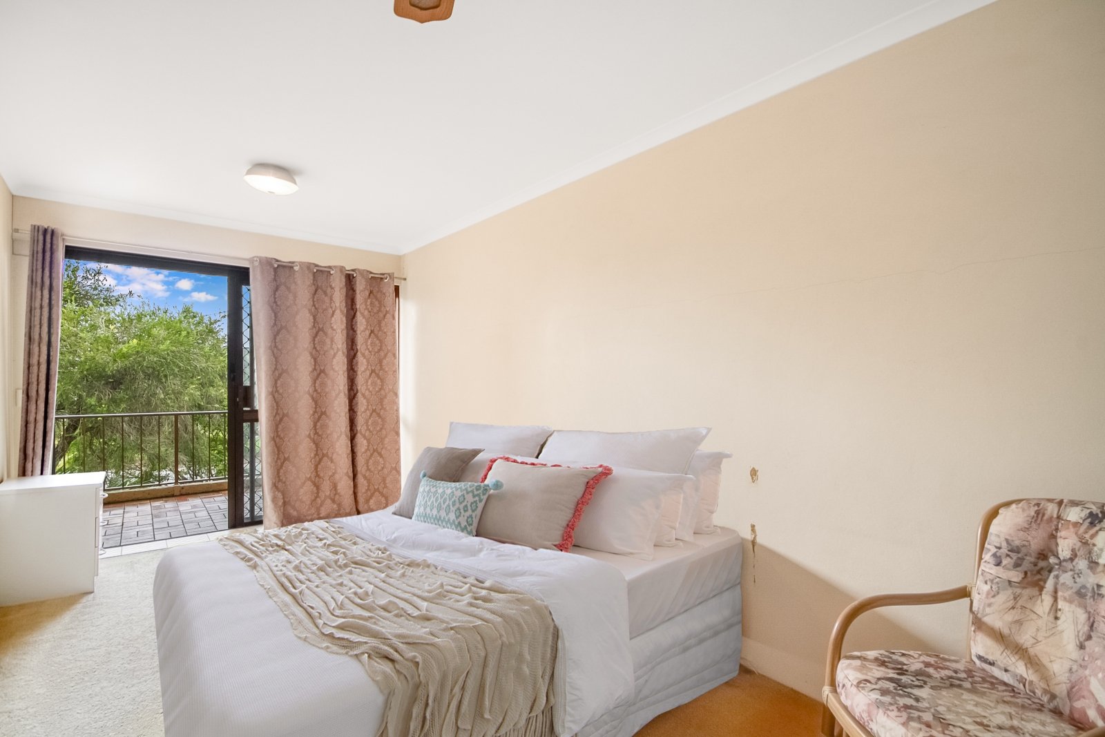 2/63 Dixon Street COOLANGATTA 2