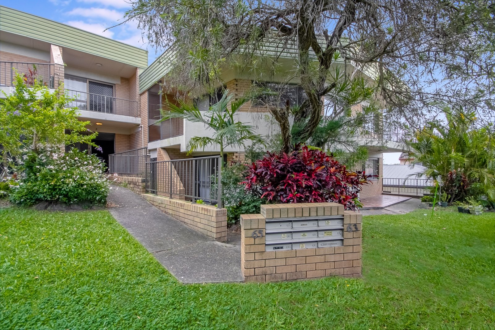 2/63 Dixon Street COOLANGATTA 6