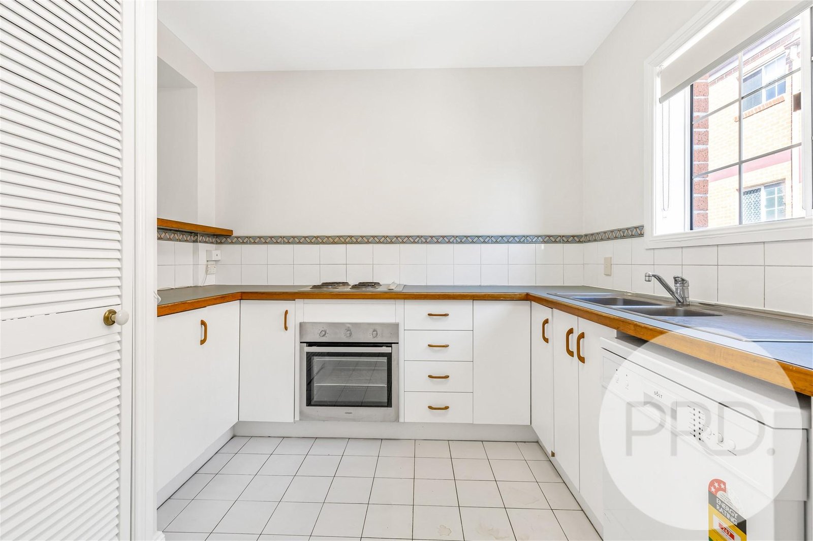 2/63 Montpelier Street CLAYFIELD 3