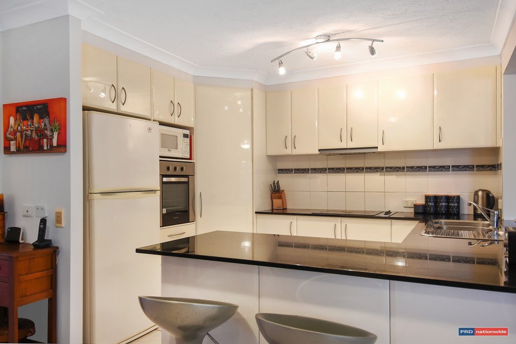 2/63 Treeview Drive BURLEIGH WATERS 2