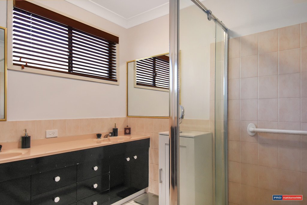 2/63 Treeview Drive BURLEIGH WATERS 8