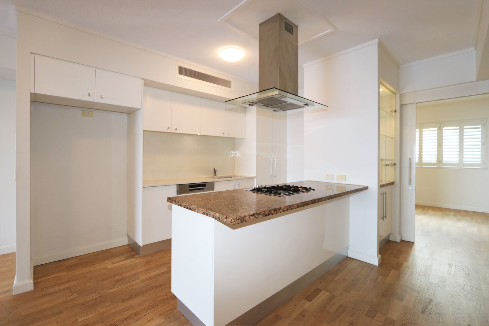 26/326-343 Marine Parade LABRADOR 4