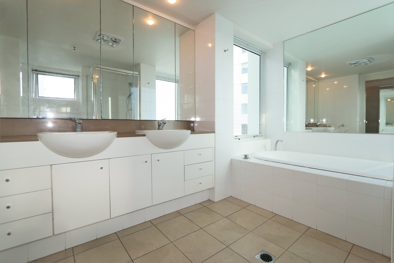 26/326-343 Marine Parade LABRADOR 8