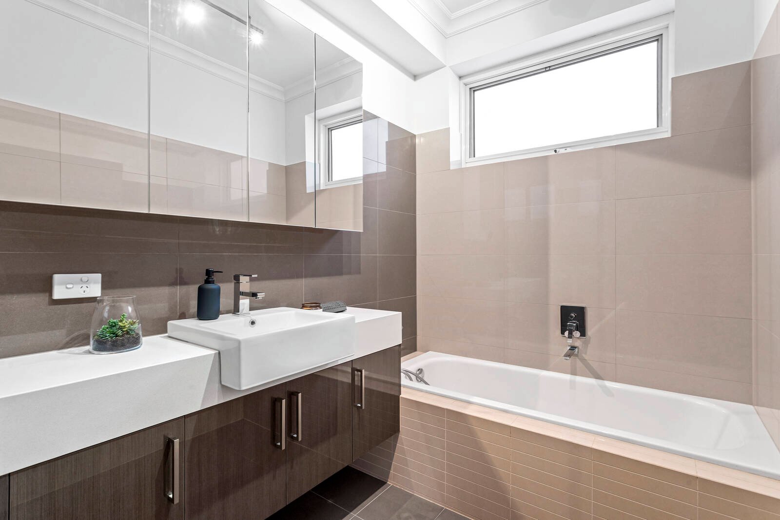 Real Estate and Property in 2/639 Inkerman Road, Caulfield North, VIC